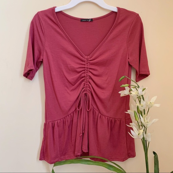 Adorable cinch berry top🍓 - Picture 2 of 6